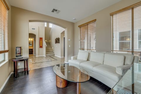 House (5 Bedrooms) | Interior