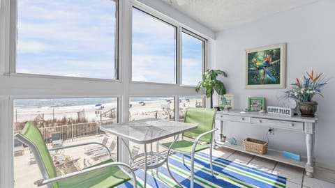 Edgewater West 24 - Relax in the sunroom while sipping your morning coffee and taking in the Gulf views.