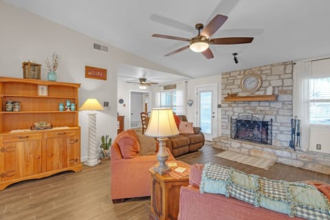 House, 3 Bedrooms | Living area | Smart TV