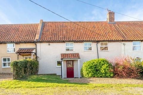 2 Ruscon Cottage, Brancaster Staithe: A traditional family home in a stellar location, 2 Ruscon Cottage in Brancaster Staithe is only a short walk away from the North Norfolk coastal path