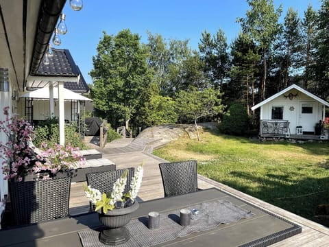 House, 4 Bedrooms, Private Pool, Garden View | Outdoor dining