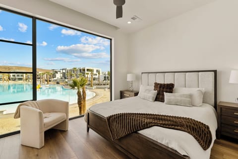 Unit B - King Bedroom