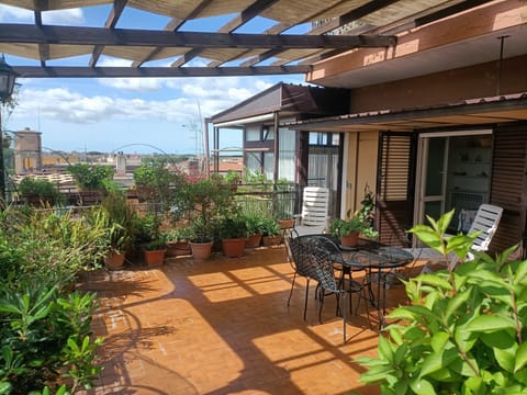 Rome Big Terrace Grand House 6 people 3 bathrooms 3 rooms for a wonderful stay Apartment in Rome