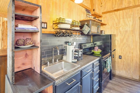 Kitchen | Toaster | 1st Floor