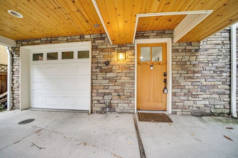 Exterior | Garage  (1 Vehicle) | Off-Street Parking Available