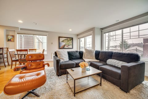 Seattle Vacation Rental | 3BR | 3.5BA | 1,340 Sq Ft | Steps to Enter