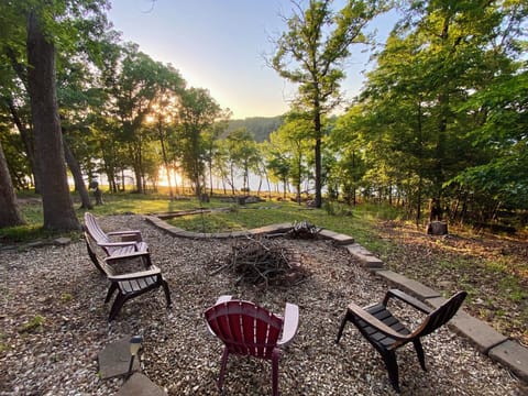 Lakeside fire pit perfect for s’mores, stories, and sunset evenings.