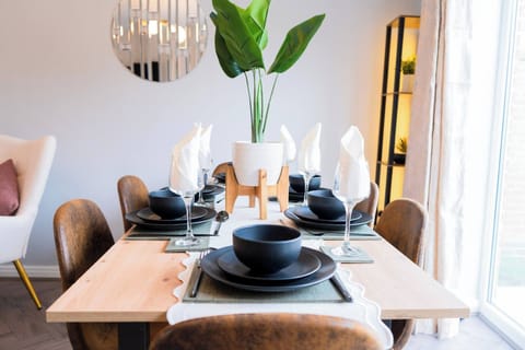 House, 3 Bedrooms | Dining room