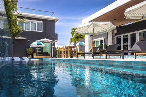 Outdoor pool, open 8:00 AM to 10:00 PM, pool umbrellas, sun loungers
