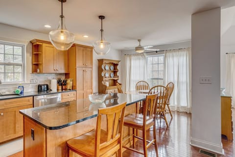 Kitchen | Main Level