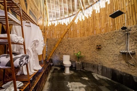 Villa, Balcony, Garden View | Bathroom | Shower, towels, soap, shampoo