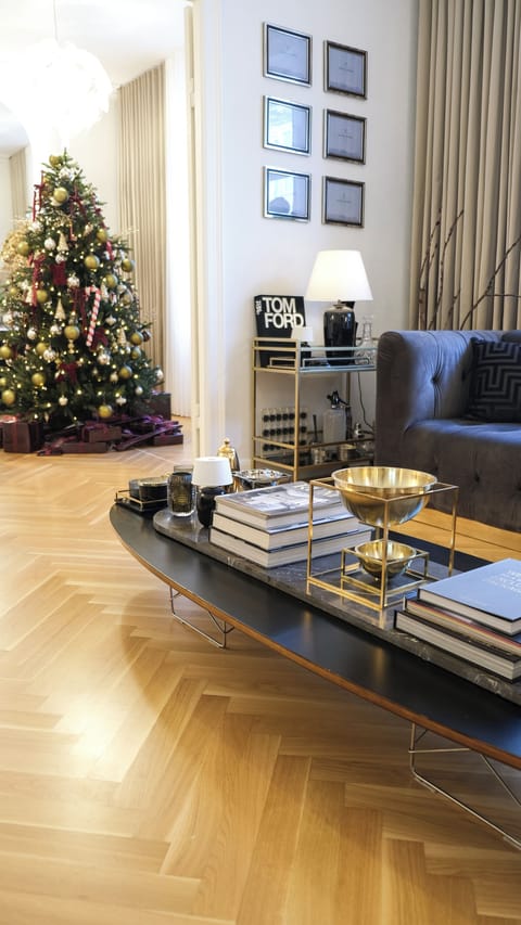 Christmas tree requirements: Davidbruun@gmail.com