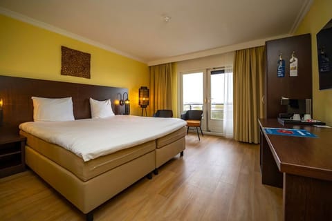 Stretch out on crisp linens and step onto the balcony.