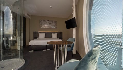 Unit with one King bed