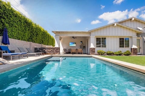 Sparkling private pool in the heart of Arcadia