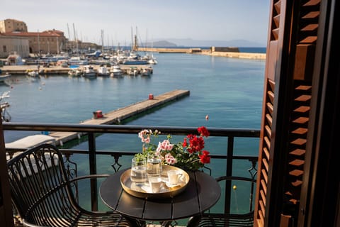 Deluxe Apartment, Sea View | Outdoor dining
