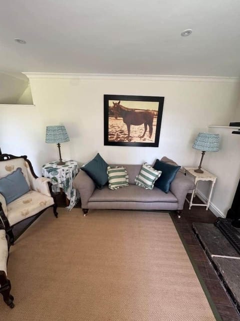 Idyllic Waterside Georgian Cottage House in Taunton Deane