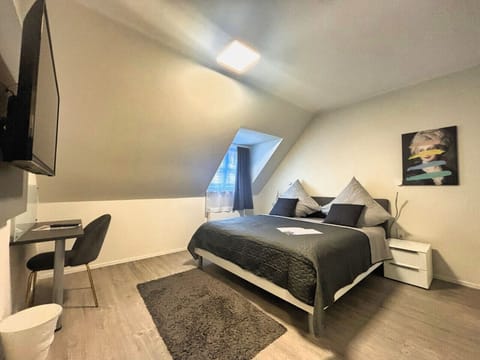 Schlafzimmer 1