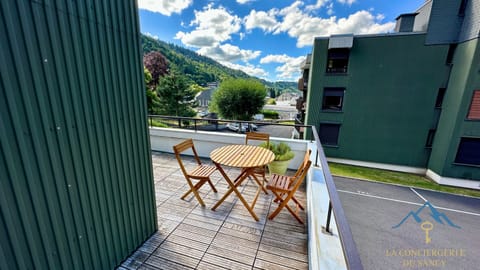 Apartment | Outdoor dining