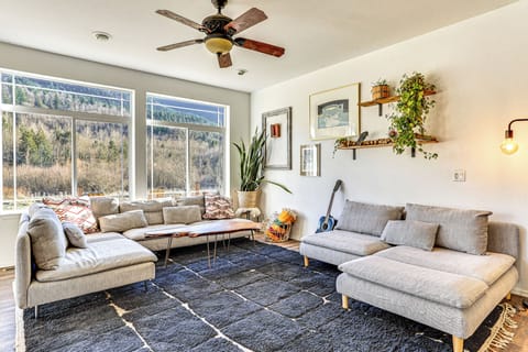 Sumas Vacation Rental | 3BR | 2BA | 2,700 Sq Ft