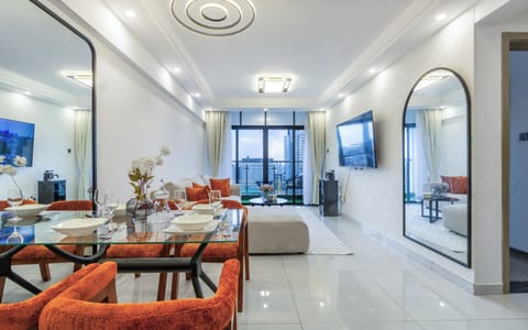 Deluxe Apartment, Balcony, City View | Living area