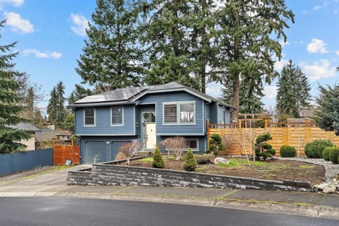 The Federal Way Modern Retreat - 4Bd 3Bath Near Airport & Redondo Beach House in Federal Way