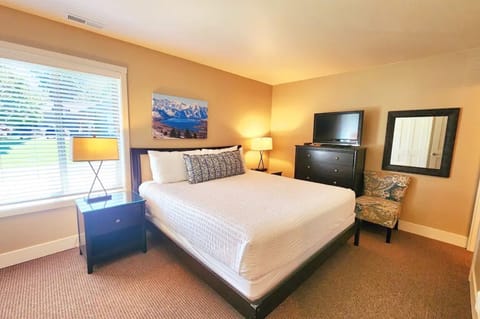 2 Bedroom 2 Bath Condo at Wapato Point Resort Memorial Day Weekend May 21-28 Apartment in Manson