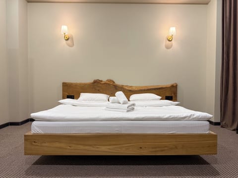 Superior Double Room, Balcony, Mountain View | Blackout drapes, free WiFi