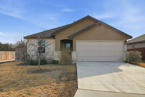 Desert Chic Comfort - Near SeaWorld & Lackland AFB House in San Antonio
