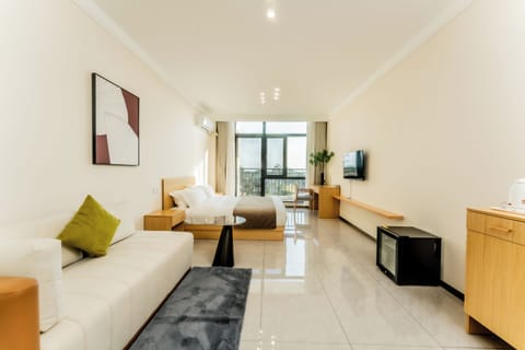 Suite, Balcony | Iron/ironing board
