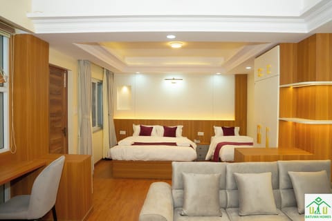 Deluxe Queen Room | Premium bedding, free cribs/infant beds, rollaway beds, free WiFi
