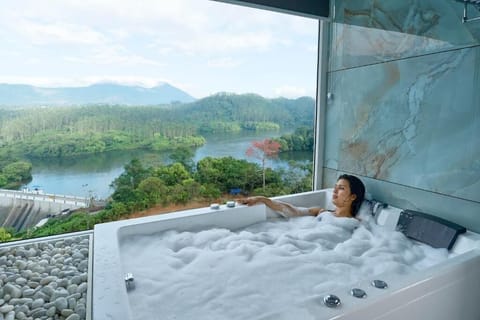 Luxury Suite, Balcony, Lake View | Outdoor spa tub