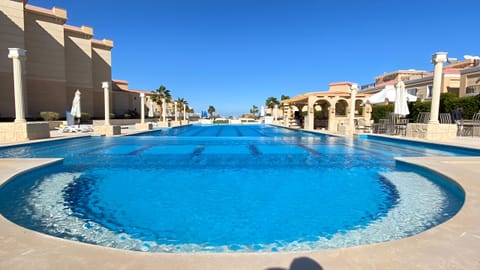 5 outdoor pools