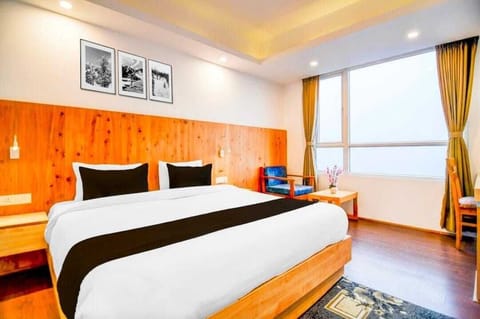 Deluxe Double Room, Hill View | Desk, laptop workspace, WiFi (free)
