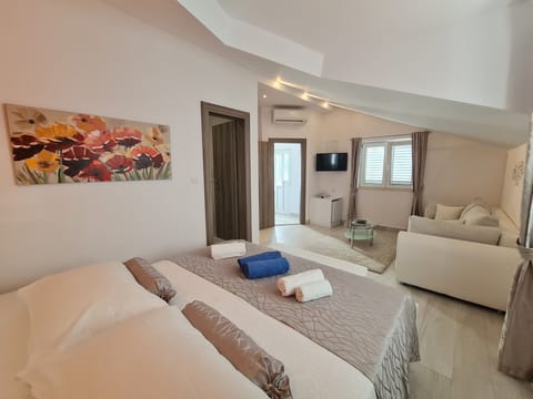 Comfort Triple Room, Balcony, Sea View | In-room safe, blackout drapes, free WiFi