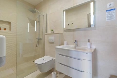 Comfort Triple Room, Balcony, Sea View | Bathroom