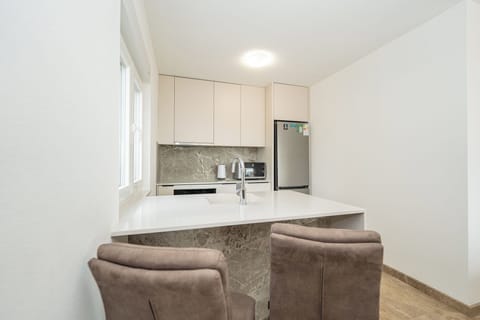 Standard Studio, Sea View, Ground Floor | In-room dining