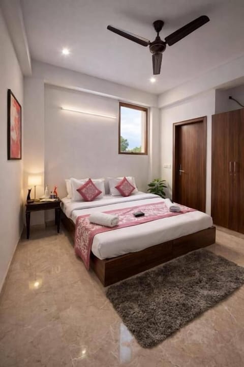 In-room safe, desk, iron/ironing board, free WiFi