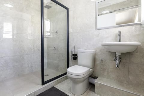 Deluxe Double Room, Mountain View | Bathroom | Shower, free toiletries, hair dryer, towels