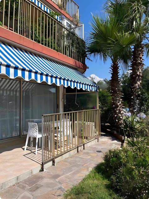 Azur Pool Sea And Sun – Pool, Beach Walk & Private Parking on the Côte d'Azur Apartment in Mandelieu-La Napoule