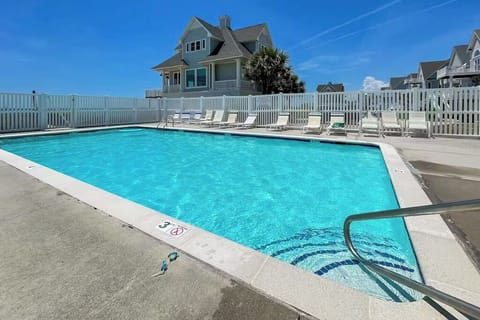 Community Pool available for use