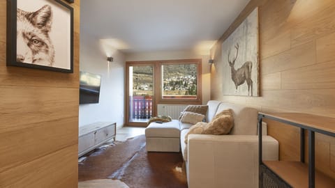 AlpinWood - Two Bedroom Apartment, Sleeps 5 Apartment in Province of Brescia