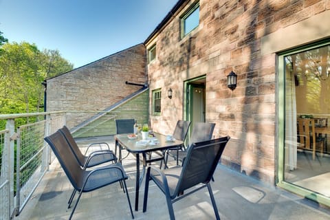 Large Balcony with Seating for 6