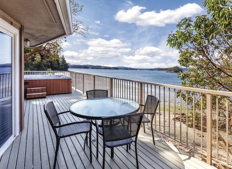 Cozy 1 BR condo in perfect Deer Harbor walk to harbor, hiking,& water acticities Apartment in Deer Harbor