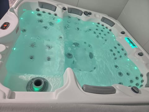 Indoor spa tub