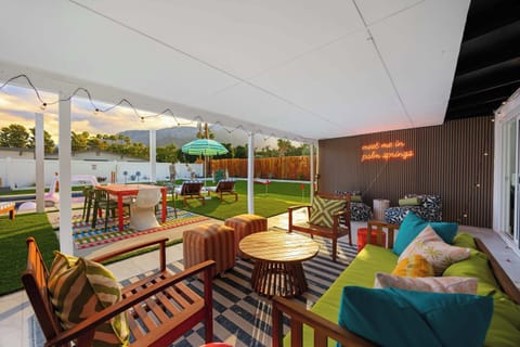 Seats with a side of sunshine. Comfortable, cozy, and dangerously good for long hangouts.