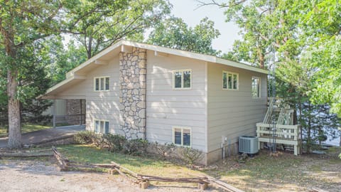 Carport parking at 59, road side parking for trailer and lot