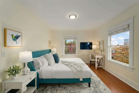 Spacious 5BR Sunlit Craftsman - 5BD/2BA - Arcade House in Portland