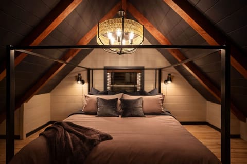 A spacious King-sized sanctuary designed for a deep, uninterrupted night’s sleep.