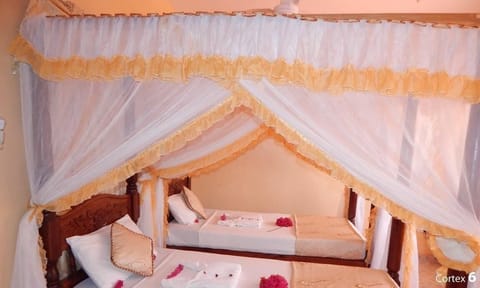 Deluxe Twin Room | Free WiFi, bed sheets